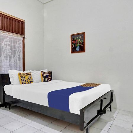 Oyo Life 90539 Taman Borobudur Guest House Syariah Blimbing (Java) Exterior foto