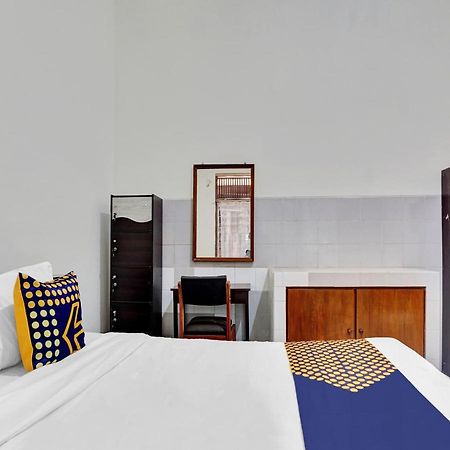 Oyo Life 90539 Taman Borobudur Guest House Syariah Blimbing (Java) Exterior foto