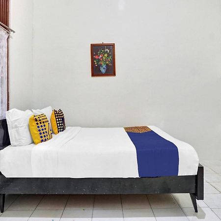 Oyo Life 90539 Taman Borobudur Guest House Syariah Blimbing (Java) Exterior foto