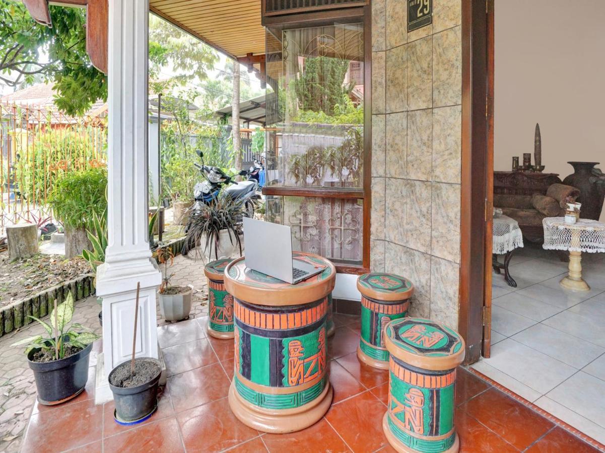 Oyo Life 90539 Taman Borobudur Guest House Syariah Blimbing (Java) Exterior foto