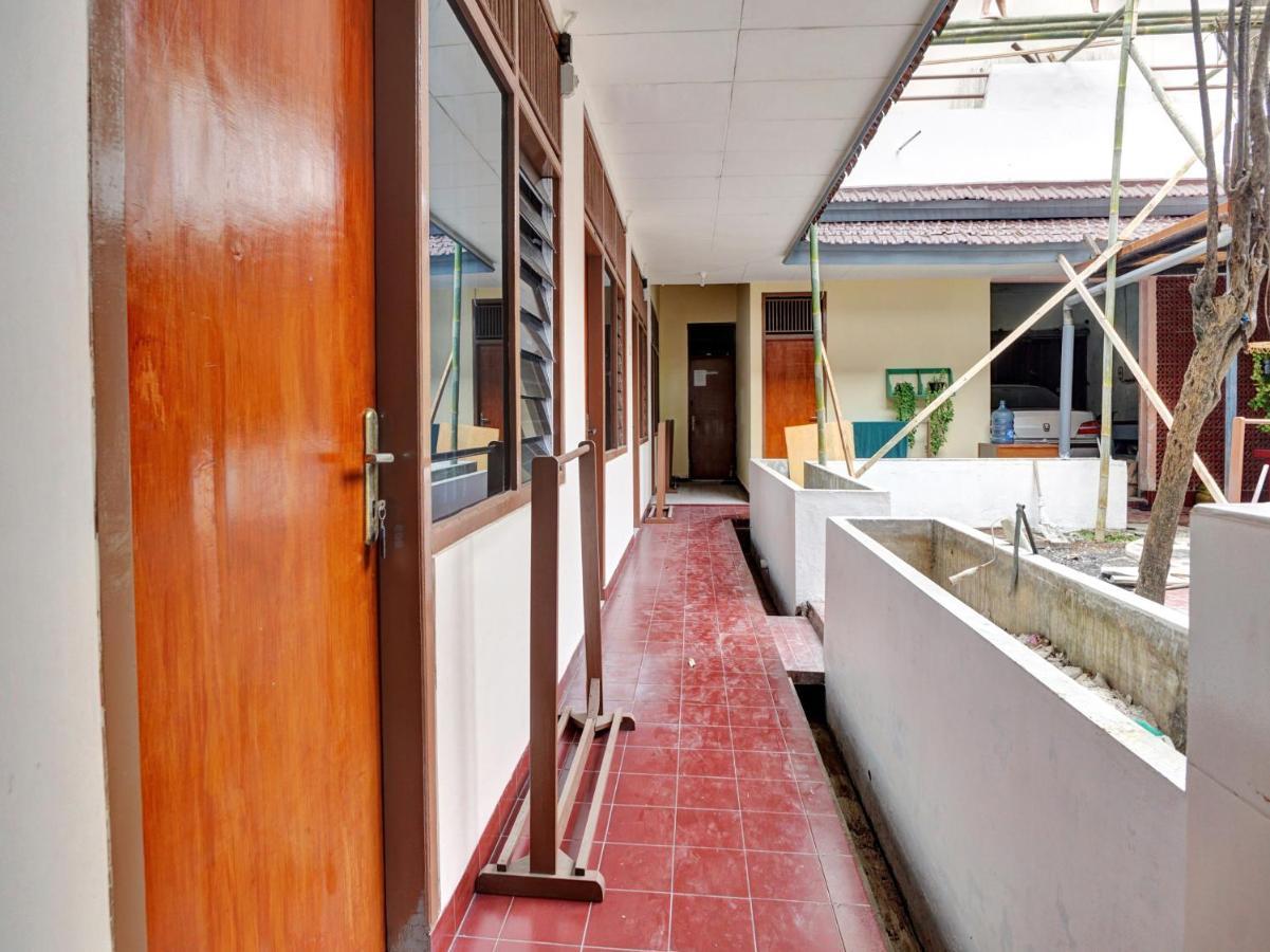 Oyo Life 90539 Taman Borobudur Guest House Syariah Blimbing (Java) Exterior foto