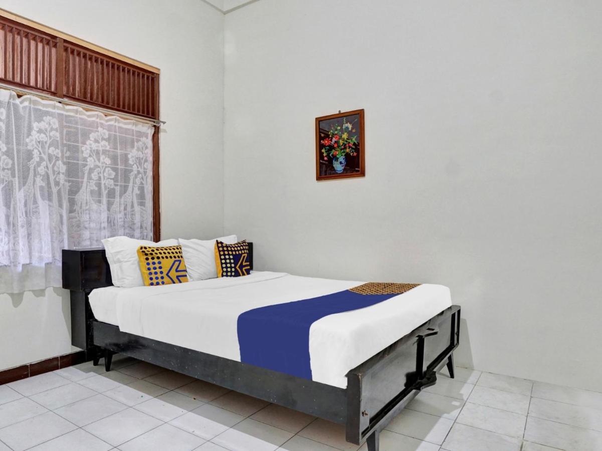 Oyo Life 90539 Taman Borobudur Guest House Syariah Blimbing (Java) Exterior foto