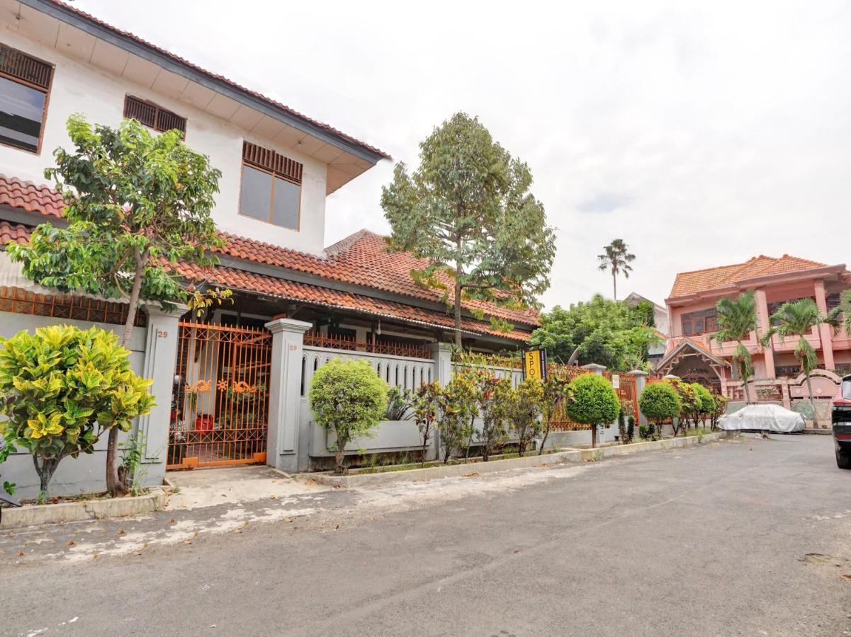 Oyo Life 90539 Taman Borobudur Guest House Syariah Blimbing (Java) Exterior foto