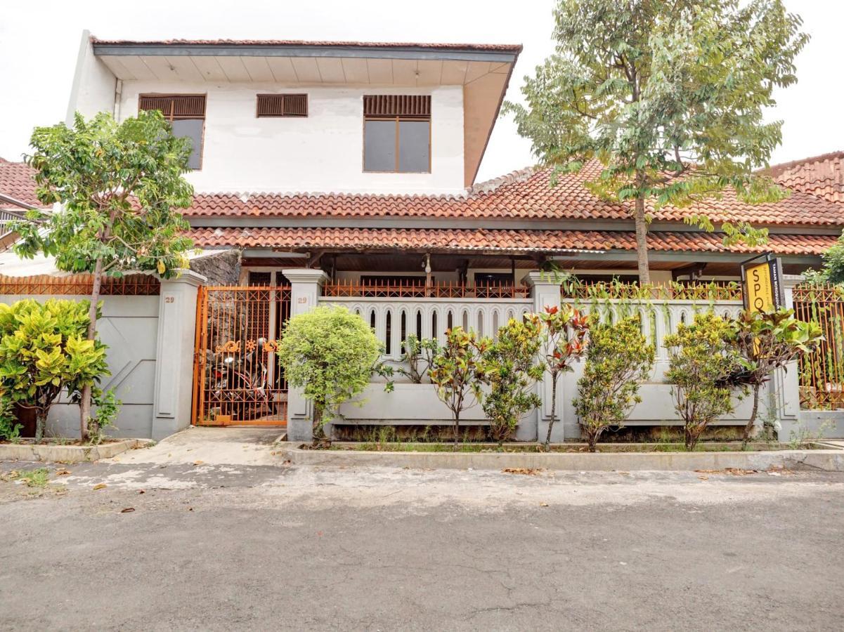 Oyo Life 90539 Taman Borobudur Guest House Syariah Blimbing (Java) Exterior foto
