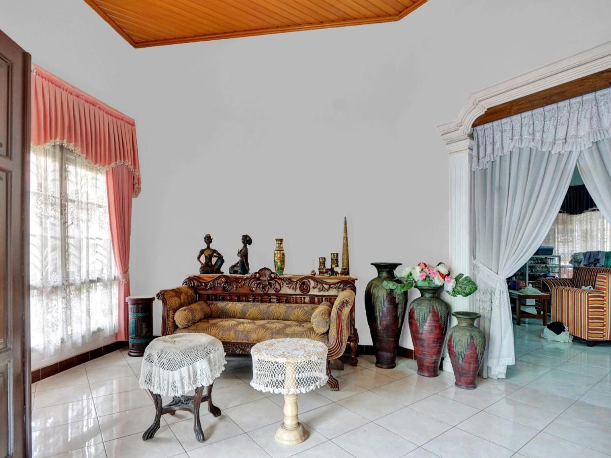 Oyo Life 90539 Taman Borobudur Guest House Syariah Blimbing (Java) Exterior foto