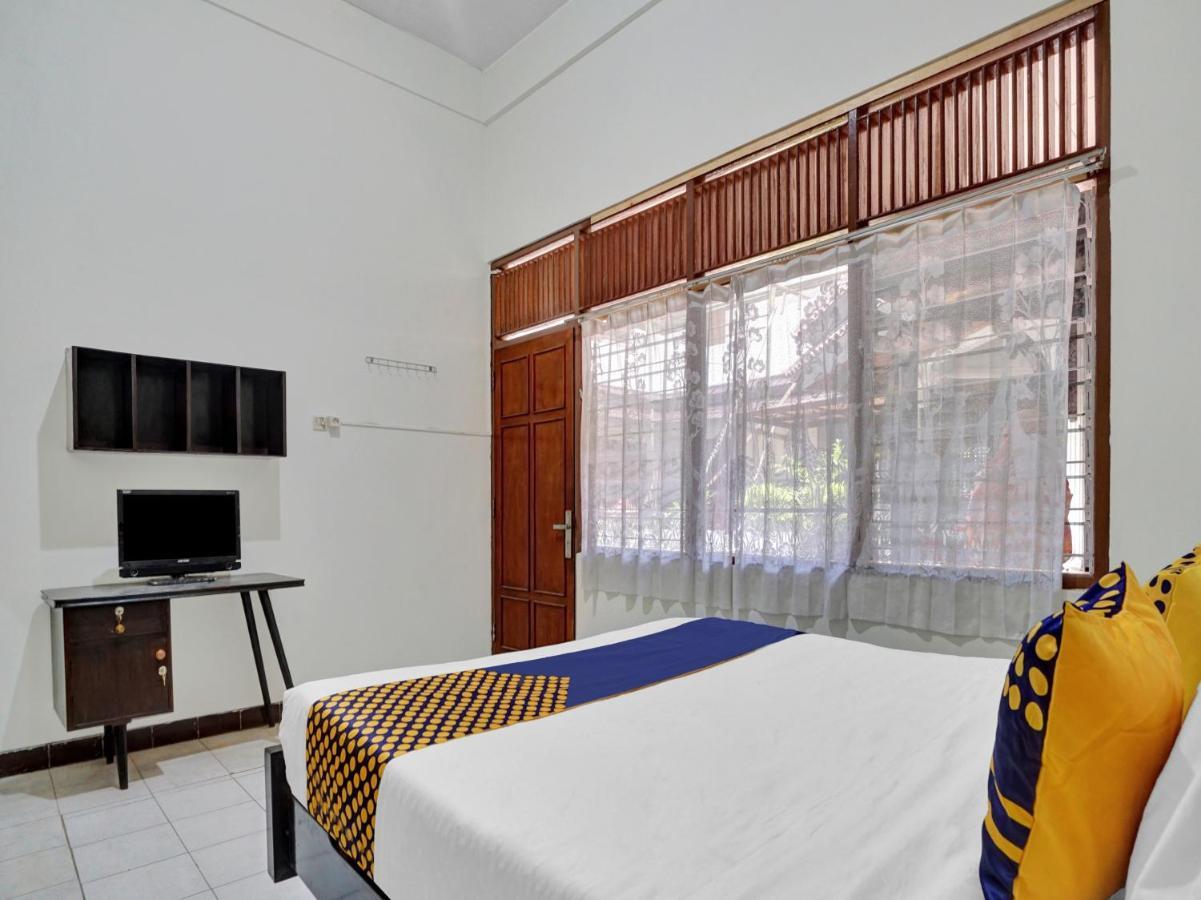 Oyo Life 90539 Taman Borobudur Guest House Syariah Blimbing (Java) Exterior foto