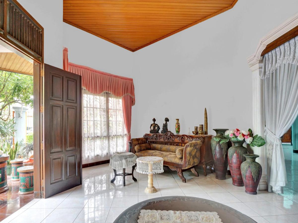 Oyo Life 90539 Taman Borobudur Guest House Syariah Blimbing (Java) Exterior foto