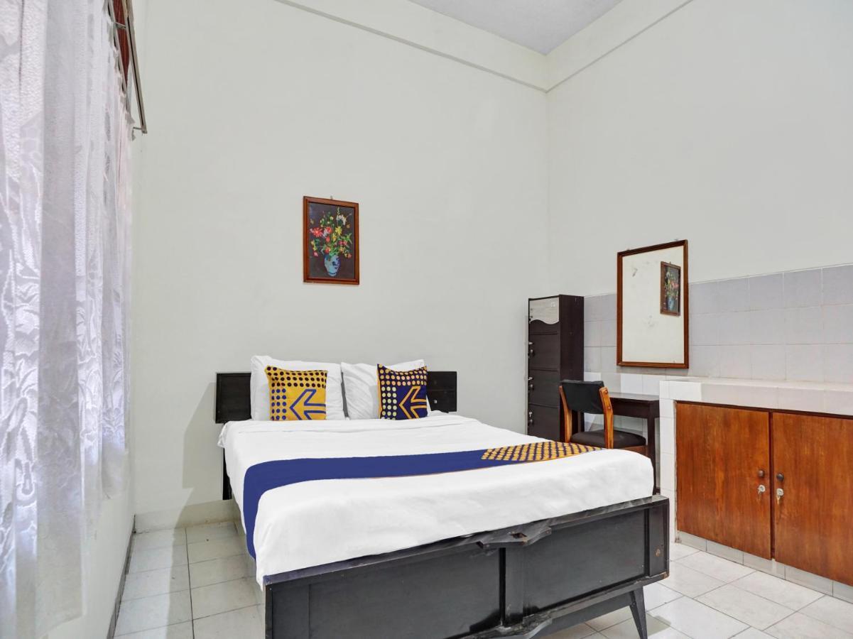 Oyo Life 90539 Taman Borobudur Guest House Syariah Blimbing (Java) Exterior foto