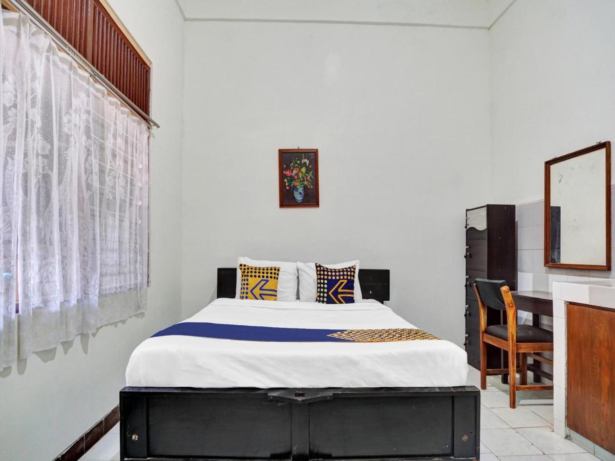 Oyo Life 90539 Taman Borobudur Guest House Syariah Blimbing (Java) Exterior foto