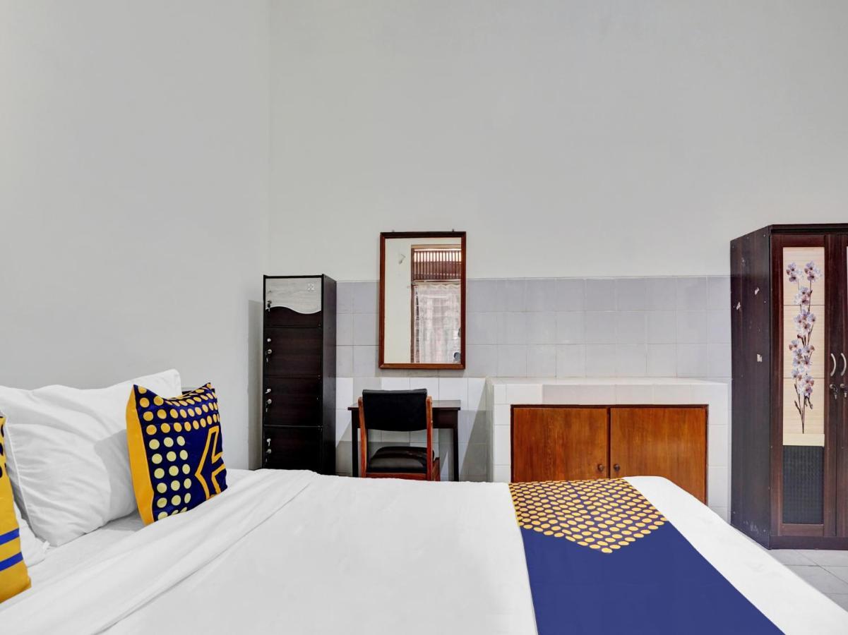 Oyo Life 90539 Taman Borobudur Guest House Syariah Blimbing (Java) Exterior foto