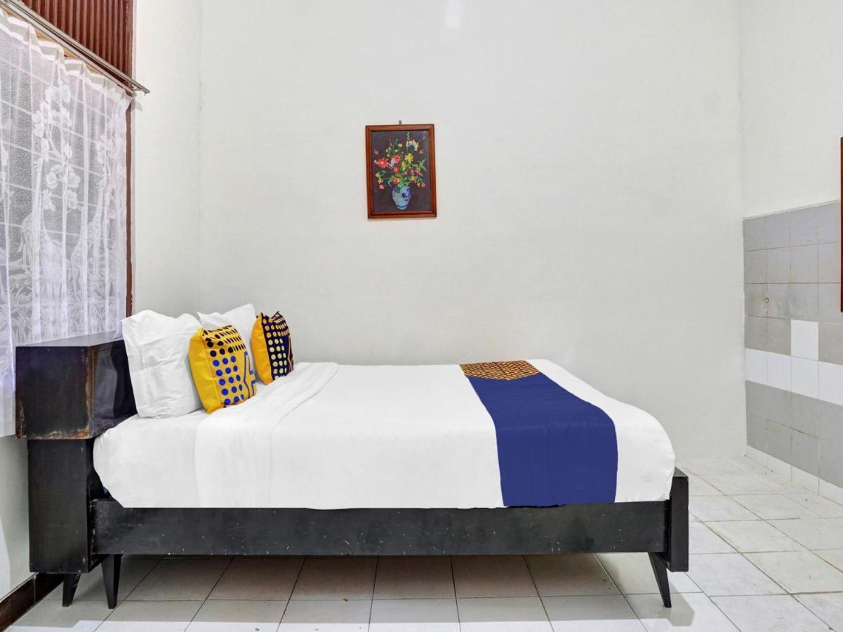 Oyo Life 90539 Taman Borobudur Guest House Syariah Blimbing (Java) Exterior foto