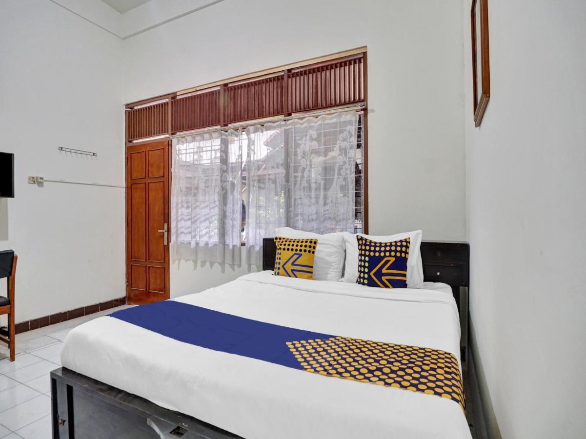 Oyo Life 90539 Taman Borobudur Guest House Syariah Blimbing (Java) Exterior foto
