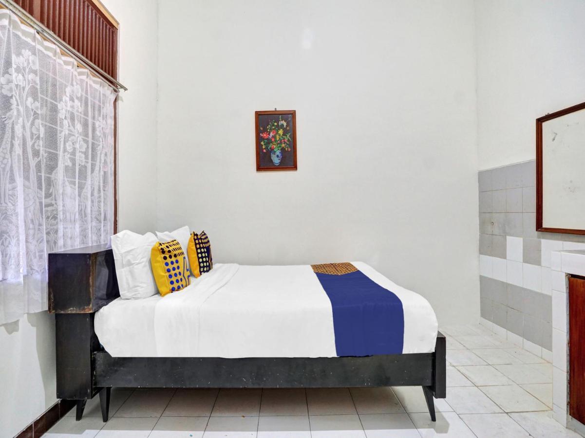 Oyo Life 90539 Taman Borobudur Guest House Syariah Blimbing (Java) Exterior foto