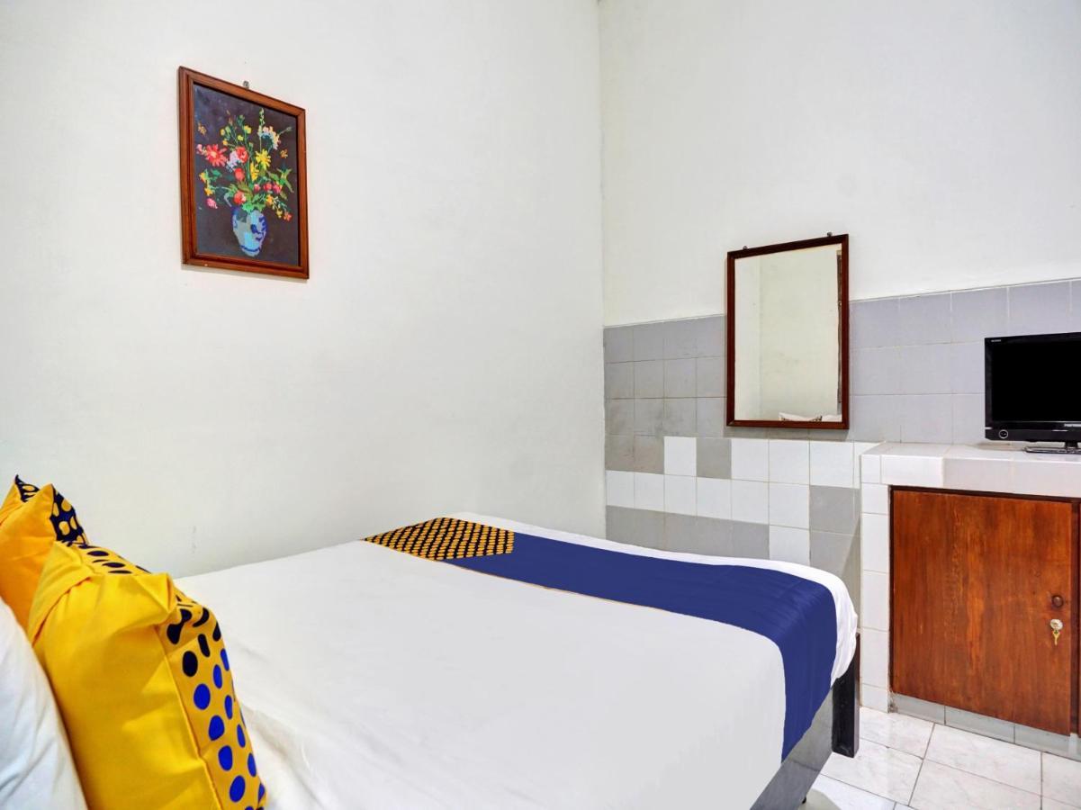 Oyo Life 90539 Taman Borobudur Guest House Syariah Blimbing (Java) Exterior foto